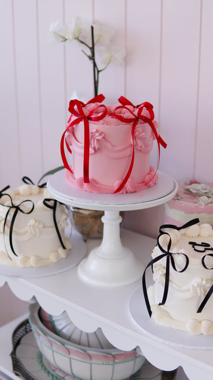 Siena Vintage Bow Cake
