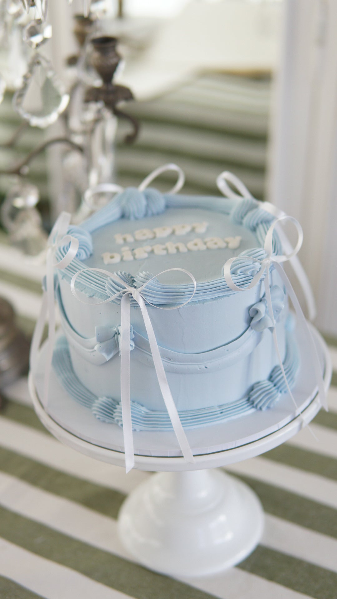 Siena Vintage Bow Cake