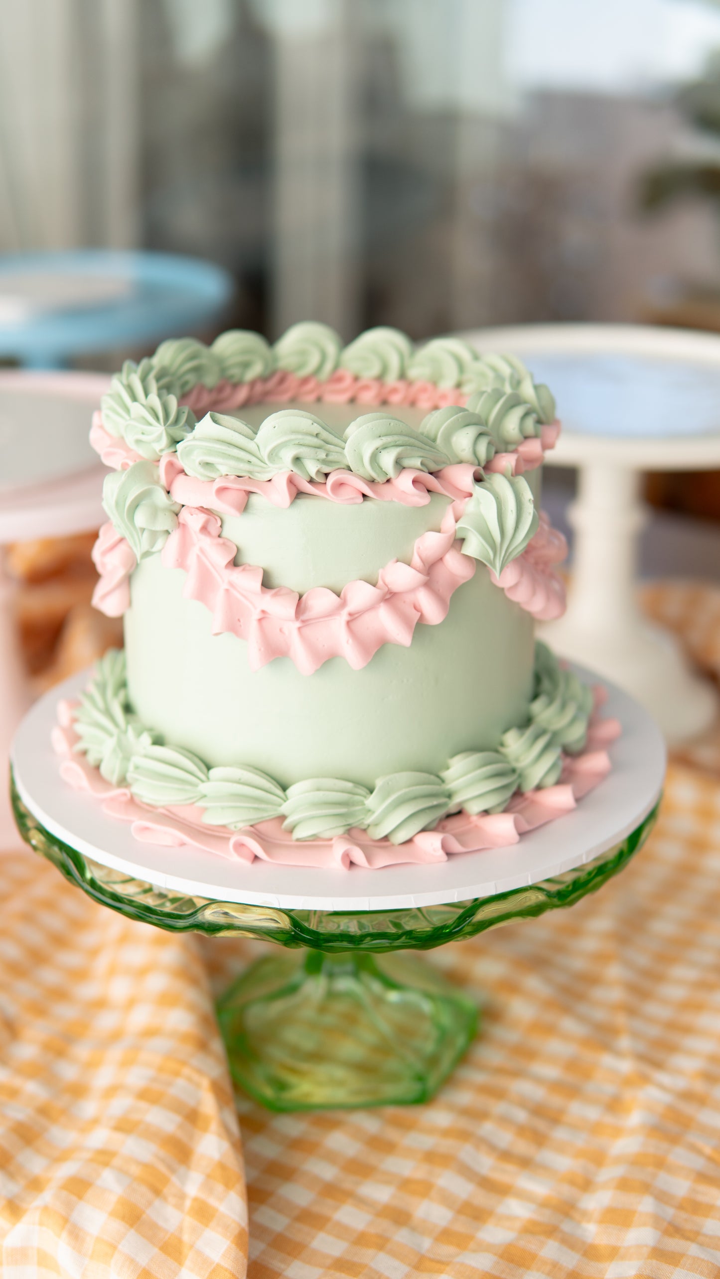 Frou Frou Retro Round Cake