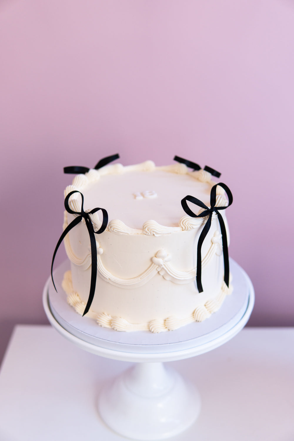 Siena Vintage Bow Cake
